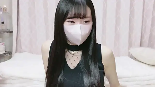 Snapshot of MOE_o0 chatting on February 9, 2026, 12:08 am MOE o0 online show from February 9, 2026, 12:08 am