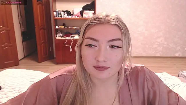 MiraRoy online show from February 9, 2026, 3:43 pm