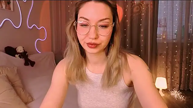 lusciousslily online show from March 10, 2026, 1:53 am