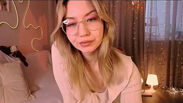 lusciousslily online show from March 2, 2026, 2:45 am