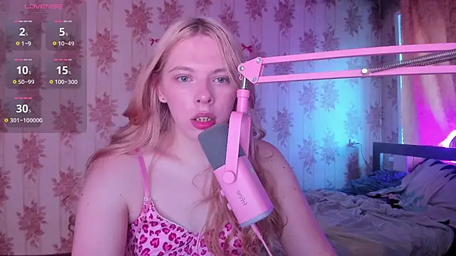 Snapshot of Cutie_Bambi chatting on July 21, 2026, 12:28 pm Cutie Bambi online show from July 21, 2026, 12:28 pm