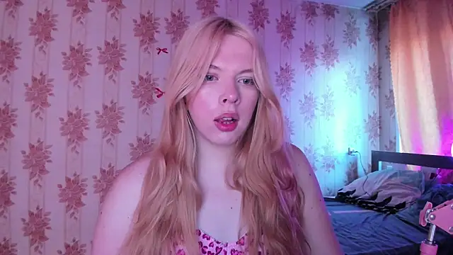 Snapshot of Cutie_Bambi chatting on July 16, 2026, 12:13 pm Cutie Bambi online show from July 16, 2026, 12:13 pm