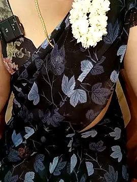 Snapshot of silk_rose05 chatting on March 25, 2026, 5:01 pm silk rose05 online show from March 25, 2026, 5:01 pm