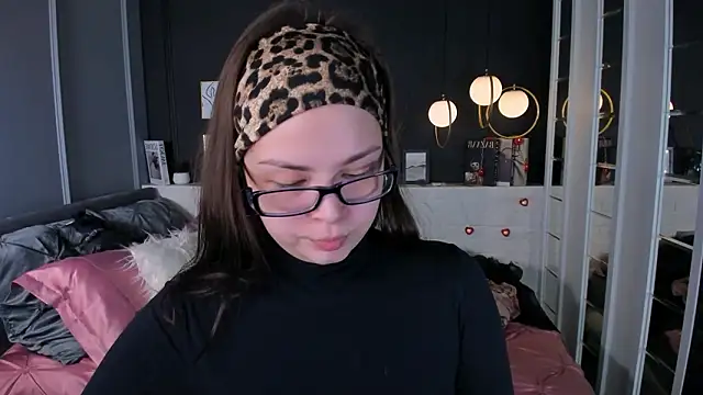 Maykinkya online show from February 25, 2026, 1:55 pm