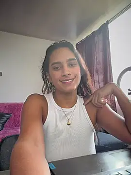 LunaHeat online show from February 25, 2026, 5:02 pm