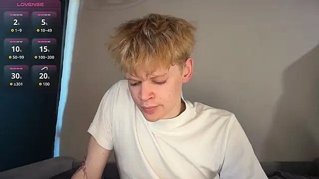 Snapshot of Kevin_bucks chatting on April 1, 2026, 1:01 pm Kevin bucks online show from April 1, 2026, 1:01 pm