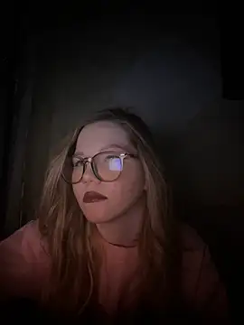 Snapshot of NensyOxunel chatting on February 4, 2026, 5:08 pm NensyOxunel online show from February 4, 2026, 5:08 pm