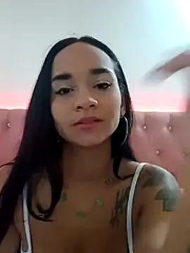Snapshot of Maria_x_Alejandra chatting on April 8, 2026, 8:10 pm Maria x Alejandra online show from April 8, 2026, 8:10 pm