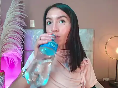 CrystalKenner online show from February 4, 2026, 6:14 pm