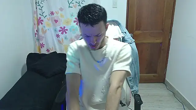 Ariana Esteban07 online show from March 5, 2026, 11:51 am