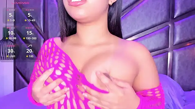 NicollJabocs online show from May 11, 2026, 2:57 am