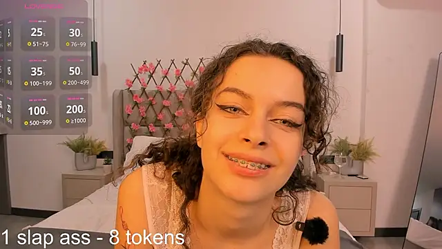 Luna Starlight online show from March 6, 2026, 9:43 pm