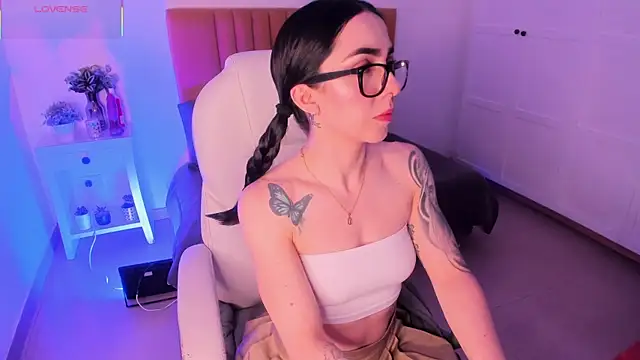 Luna tagliaferri online show from May 5, 2026, 1:03 pm