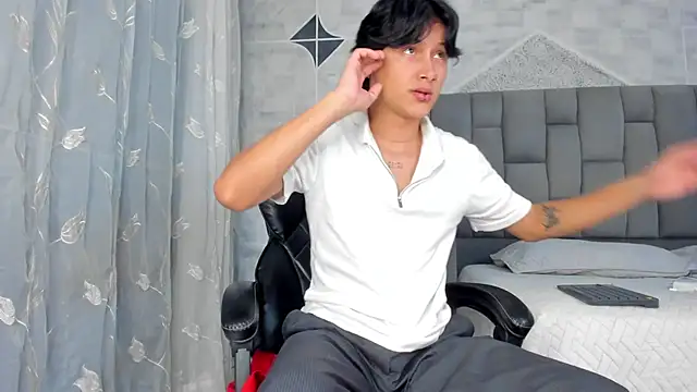 SalvatoreBenford online show from February 5, 2026, 5:03 am