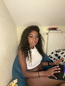 Amber-Noire online show from February 2, 2026, 7:57 pm