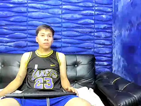 santiago xxxcol online show from February 1, 2026, 11:36 pm