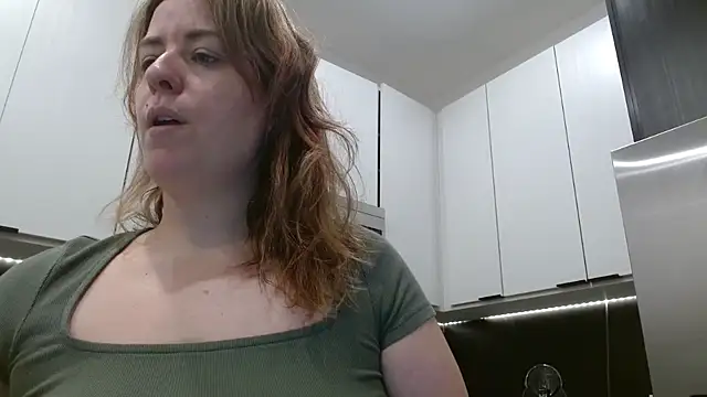 HazelSkyesChat online show from May 3, 2026, 6:33 pm