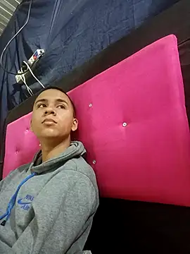 Mia axell online show from February 2, 2026, 11:20 am