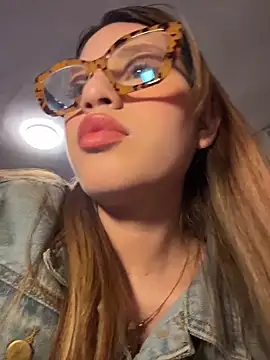 romyamo online show from April 26, 2026, 2:53 am