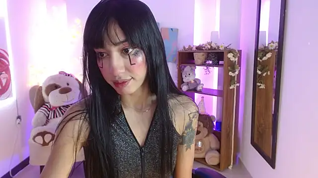 Snapshot of FIORELLA_L chatting on June 4, 2026, 12:10 pm FIORELLA L online show from June 4, 2026, 12:10 pm