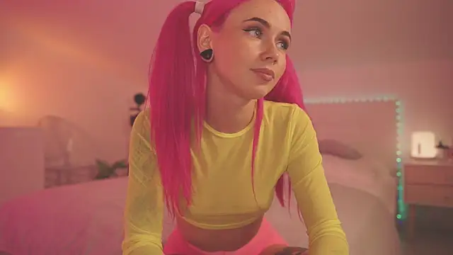 Sarah Pink online show from December 6, 2024, 5:06 pm