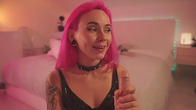 Sarah Pink online show from December 7, 2024, 8:00 pm