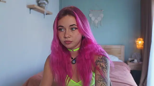 Sarah Pink online show from December 4, 2025, 12:20 am