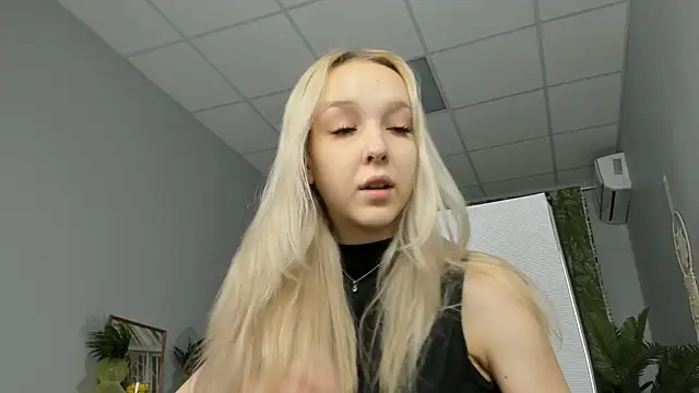 MaoqiBeverly online show from April 29, 2026, 7:12 am