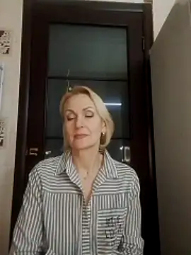 Snapshot of MichelleSolis chatting on March 14, 2026, 5:52 pm MichelleSolis online show from March 14, 2026, 5:52 pm