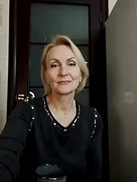 Snapshot of MichelleSolis chatting on April 9, 2026, 3:29 pm MichelleSolis online show from April 9, 2026, 3:29 pm