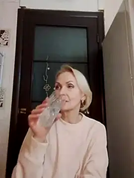 Snapshot of MichelleSolis chatting on March 4, 2026, 8:05 pm MichelleSolis online show from March 4, 2026, 8:05 pm