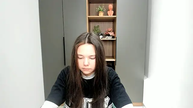 MindaGuyett online show from February 3, 2026, 6:33 am