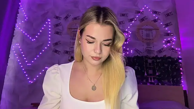 Snapshot of Karina_vibe chatting on April 24, 2026, 11:12 am Karina vibe online show from April 24, 2026, 11:12 am