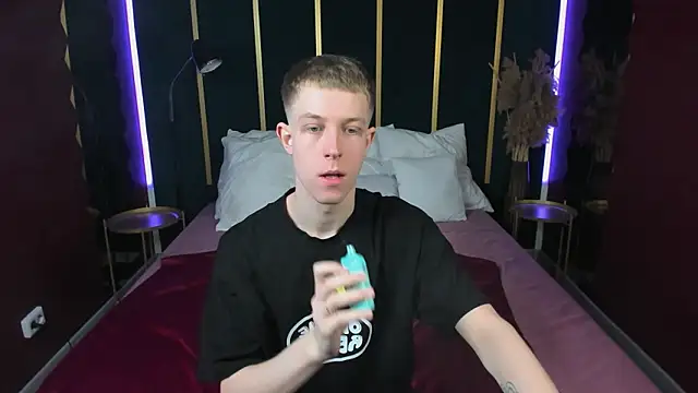 Snapshot of Dylan_Norton chatting on March 25, 2026, 10:25 am Dylan Norton online show from March 25, 2026, 10:25 am