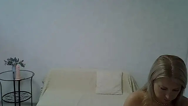 Opaldream online show from June 10, 2026, 6:09 pm