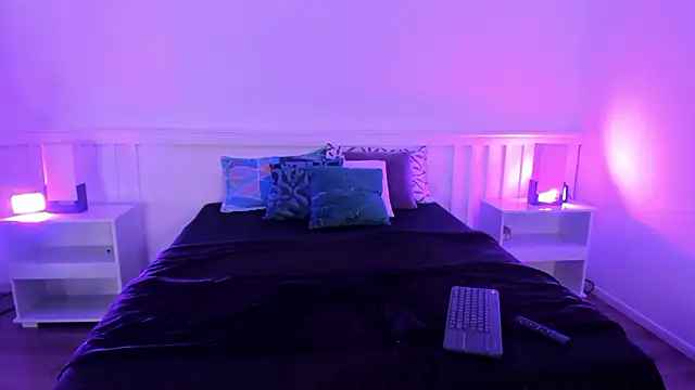 Flakiss 18 online show from February 28, 2026, 11:21 am