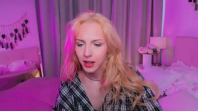 Snapshot of Tiffany__King chatting on May 17, 2026, 5:40 am Tiffany King online show from May 17, 2026, 5:40 am