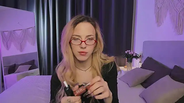 Snapshot of Tiffany__King chatting on April 30, 2026, 6:53 am Tiffany King online show from April 30, 2026, 6:53 am