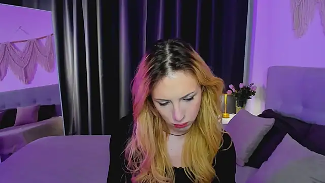 Snapshot of Tiffany__King chatting on May 8, 2026, 5:44 am Tiffany King online show from May 8, 2026, 5:44 am