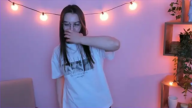 RandaCocuzzo online show from February 1, 2026, 3:49 am