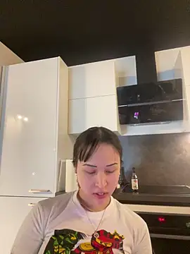 Just-Lilly online show from June 6, 2026, 4:12 pm
