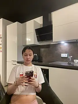 Snapshot of Just-Lilly chatting on June 30, 2026, 5:35 pm Just-Lilly online show from June 30, 2026, 5:35 pm