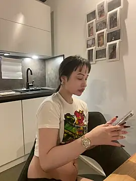 Snapshot of Just-Lilly chatting on July 10, 2026, 7:47 pm Just-Lilly online show from July 10, 2026, 7:47 pm