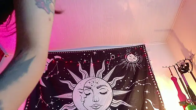 Snapshot of MadLustt chatting on March 7, 2026, 6:42 am MadLustt online show from March 7, 2026, 6:42 am