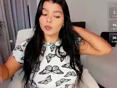 moonhelen online show from February 4, 2026, 6:58 pm