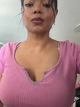 moonhelen online show from May 27, 2026, 6:04 pm