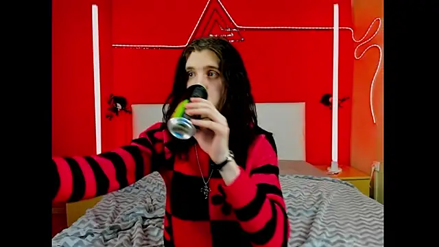 lee twink online show from February 16, 2026, 7:12 pm