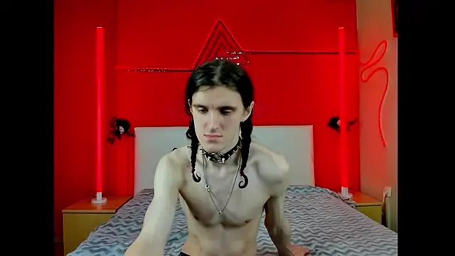 lee twink online show from February 12, 2026, 7:46 pm