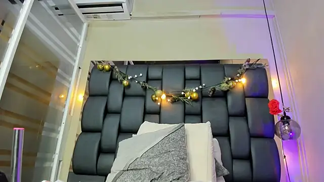 Snapshot of Isabella_falcon chatting on June 16, 2026, 2:44 am Isabella falcon online show from June 16, 2026, 2:44 am