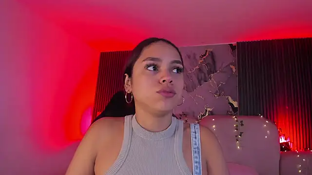 Snapshot of CarolineFyre chatting on June 18, 2026, 11:48 am CarolineFyre online show from June 18, 2026, 11:48 am